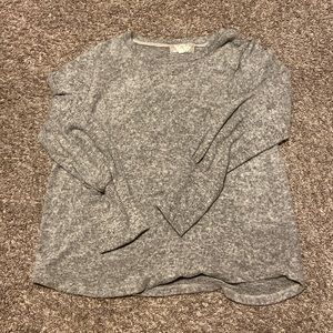 Simple Fluffly Gray Sweatshirt/Long Sleeve!